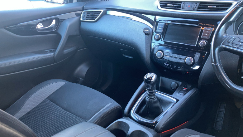 Nissan Qashqai 1.3 DiG-T Acenta Premium 5dr Petrol Hatchback